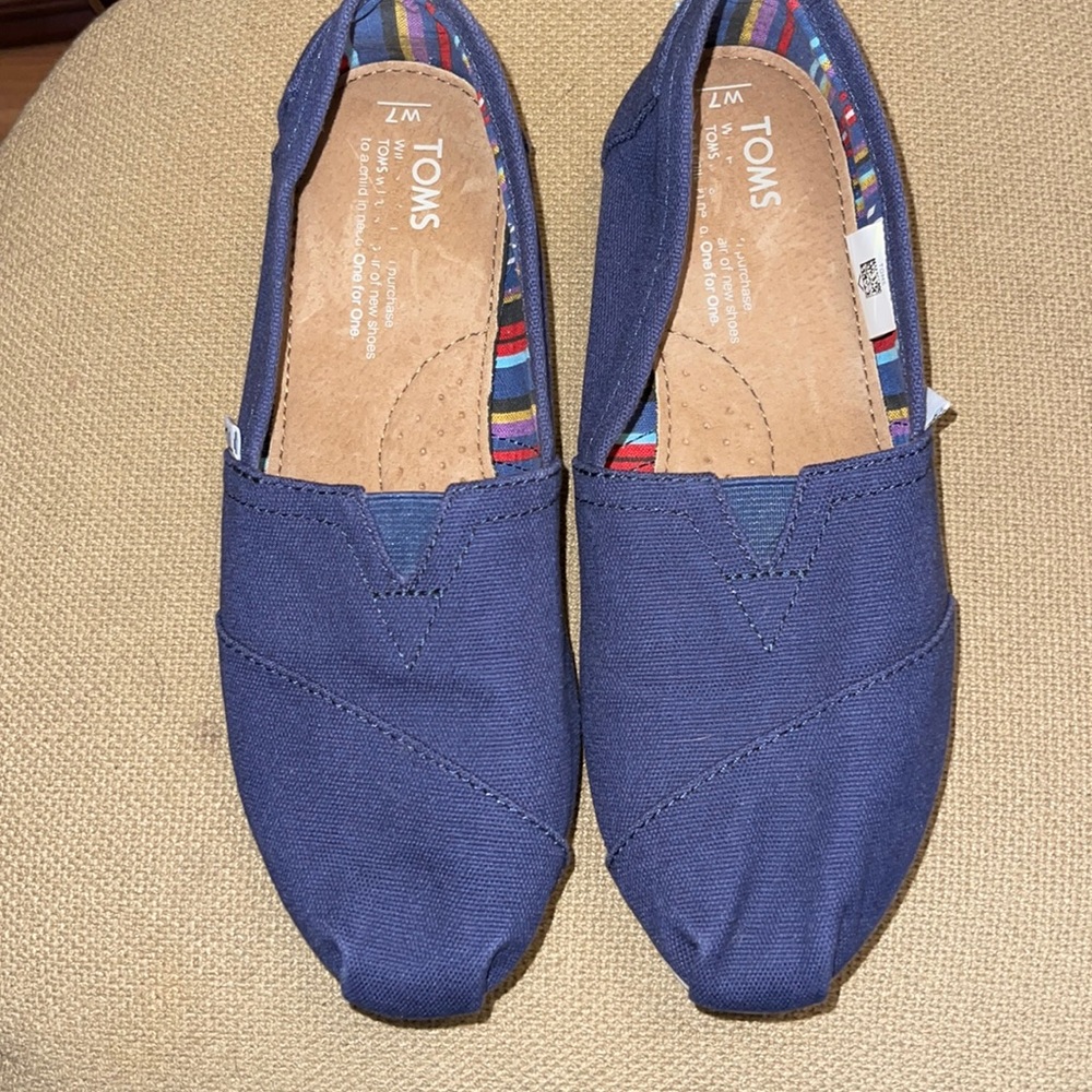 Women’s Toms size 7 blue